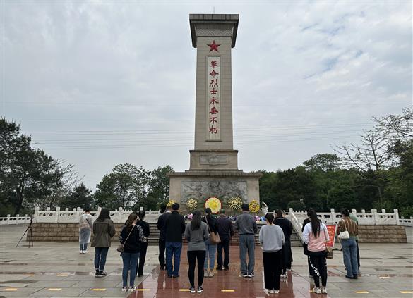 【黨建】緬懷革命先烈，傳承紅色基因——我院臨床黨支部聯(lián)合眼科黨支部開展主題黨日活動(dòng)