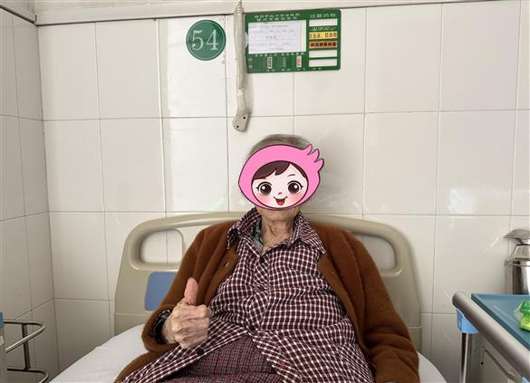 【仁心仁術(shù)】醫(yī)生妙手除障，96歲老人重見光明！