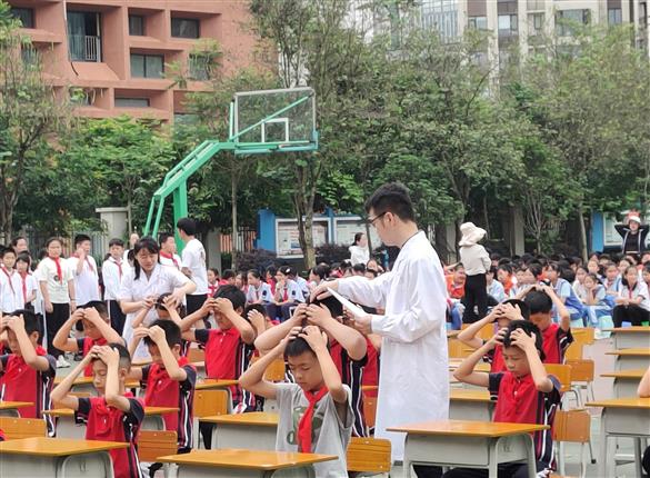 【近視防控進(jìn)校園】醫(yī)校聯(lián)動，共筑孩子光明的未來