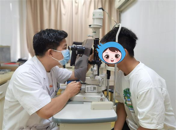 小伙眼痛三年多地求醫(yī)無(wú)果，找到我院一朝治愈！